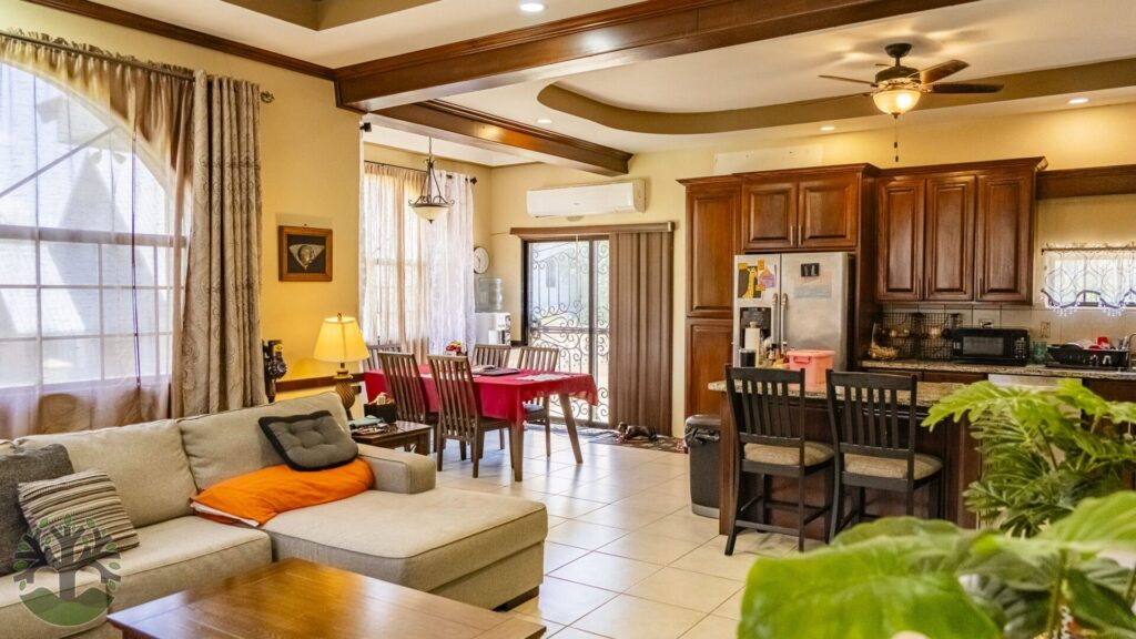 Turnkey Property and Living In Cayo